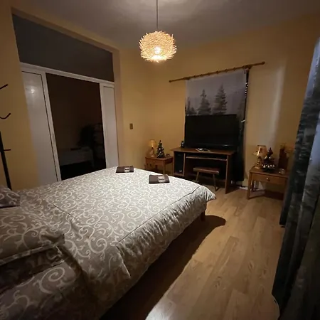 Laveranda нула, осем, девет, осем, седем, четири, четири, четири, осем, две * Elena