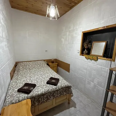 Laveranda нула, осем, девет, осем, седем, четири, четири, четири, осем, две *