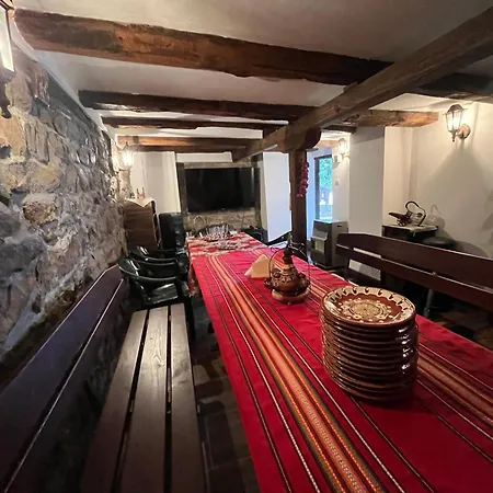 Laveranda нула, осем, девет, осем, седем, четири, четири, четири, осем, две *