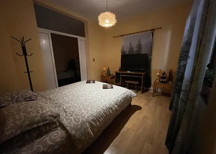 Laveranda нула, осем, девет, осем, седем, четири, четири, четири, осем, две * エレナ